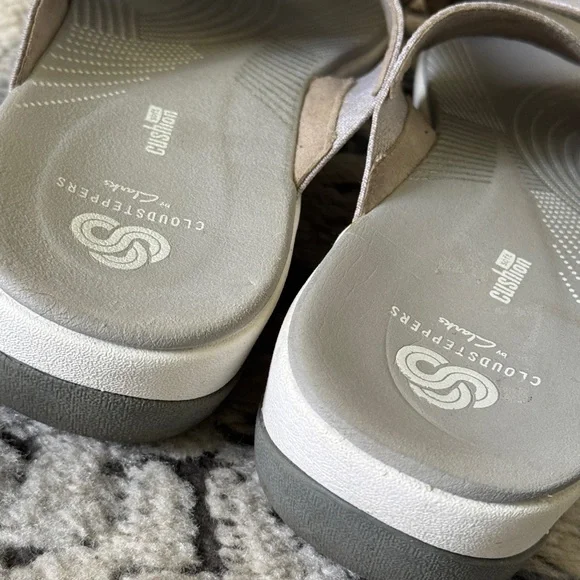 Clarks Cloudsteppers Arla sandals slip on criss cross strap shoes thong 9 - Picture 4 of 7